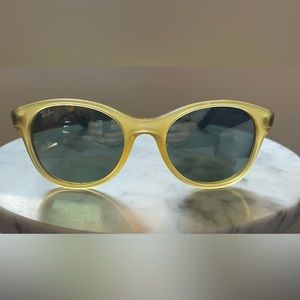 Ray Ban 4203 Sunglasses 6043/40 yellow gray, used
